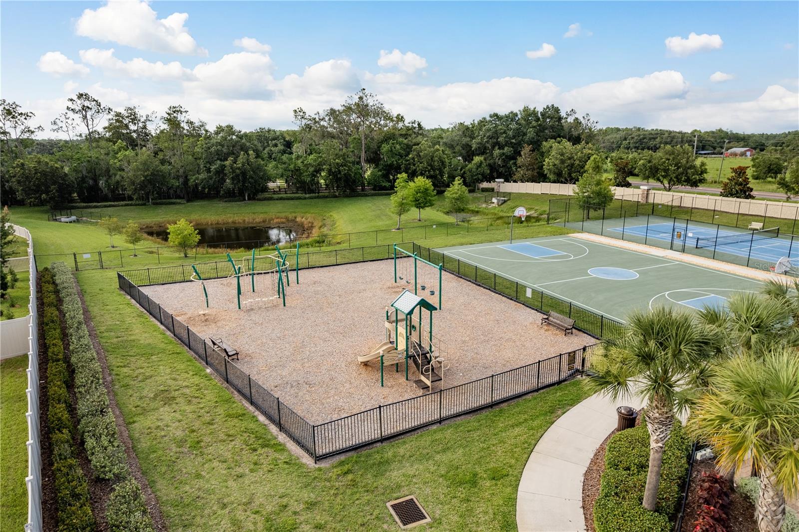 Listing photo id 37 for 12451 Nouveau Avenue