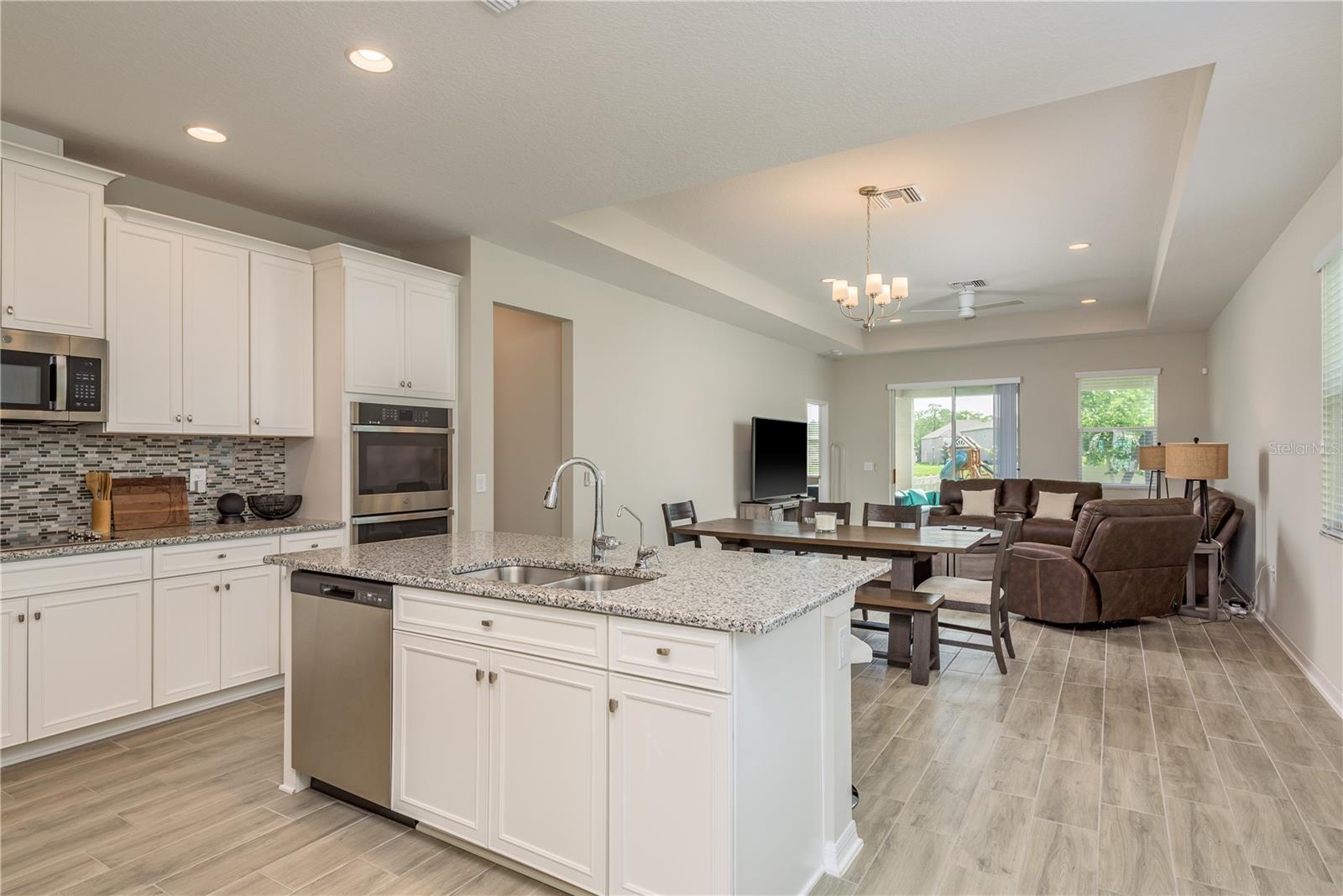 Listing photo id 4 for 12451 Nouveau Avenue