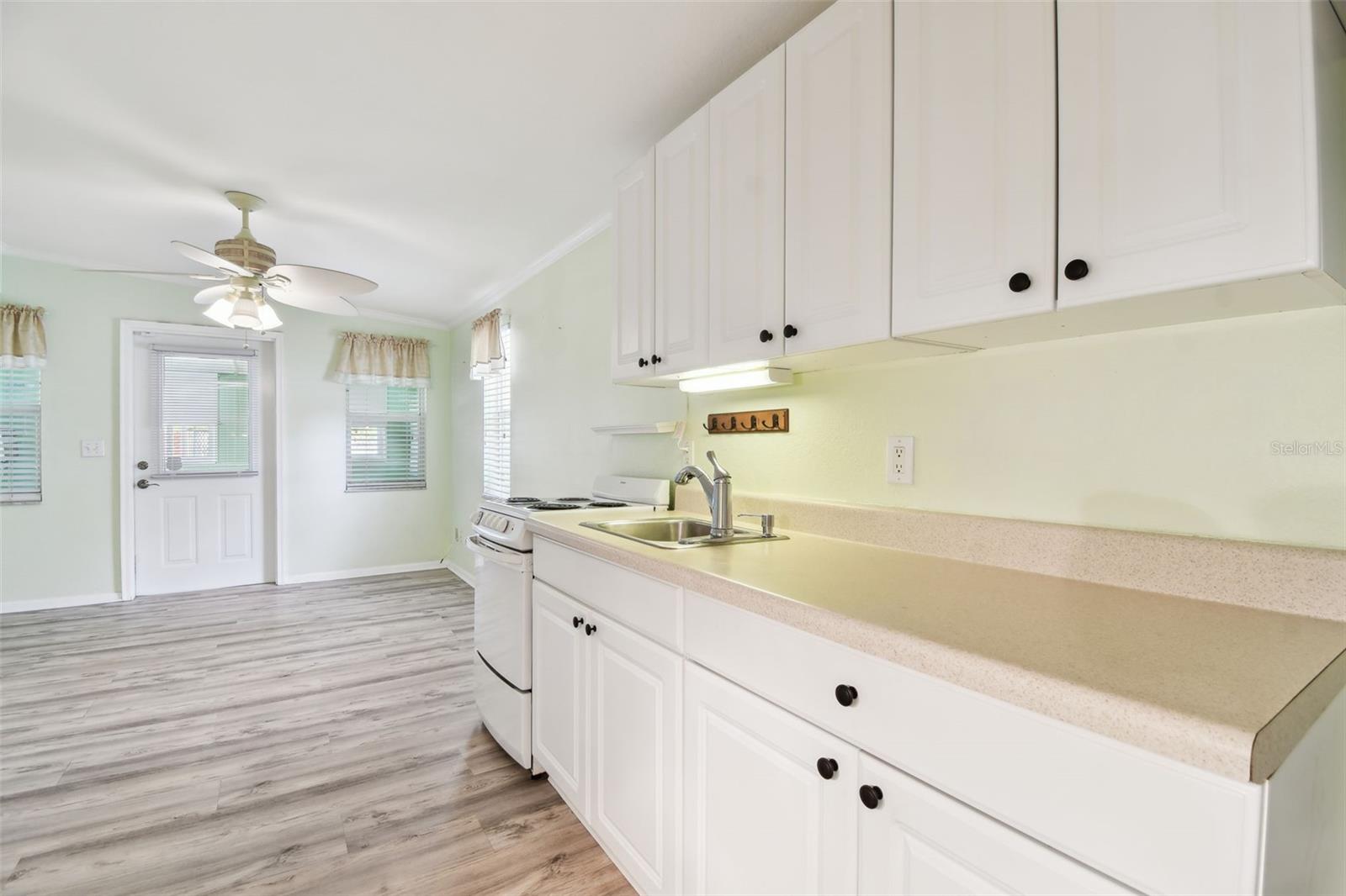 Image 26 of 60 For 516 Northmoor Avenue N