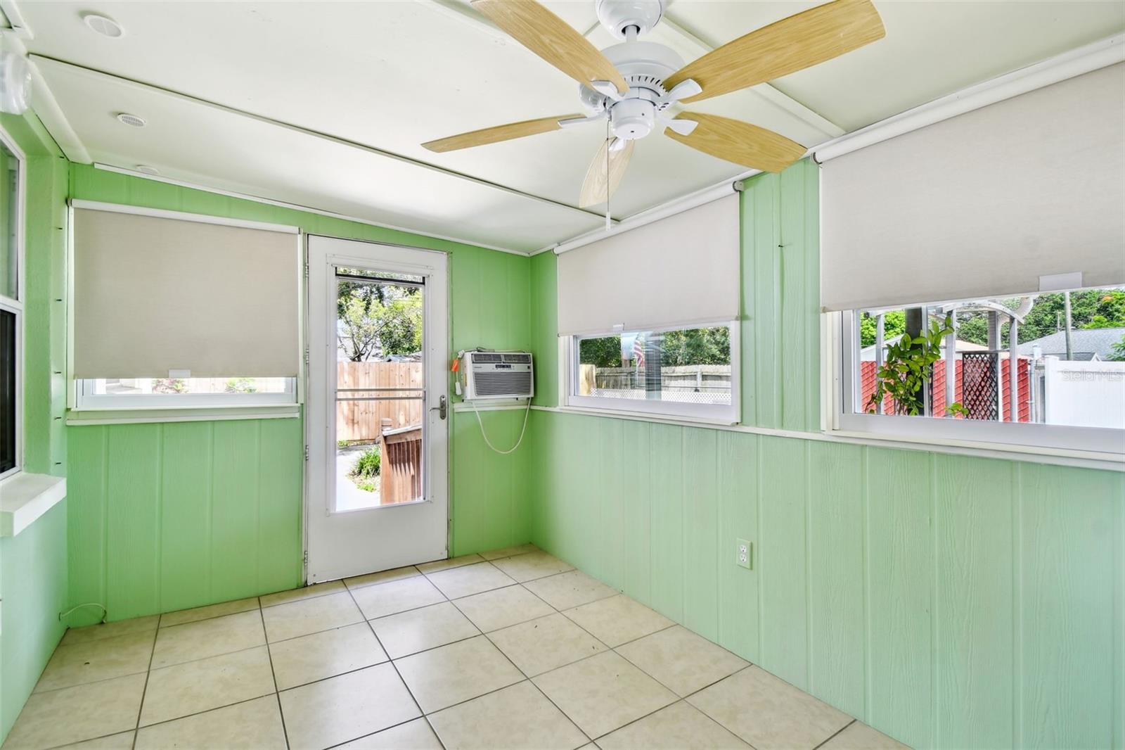 Image 46 of 60 For 516 Northmoor Avenue N
