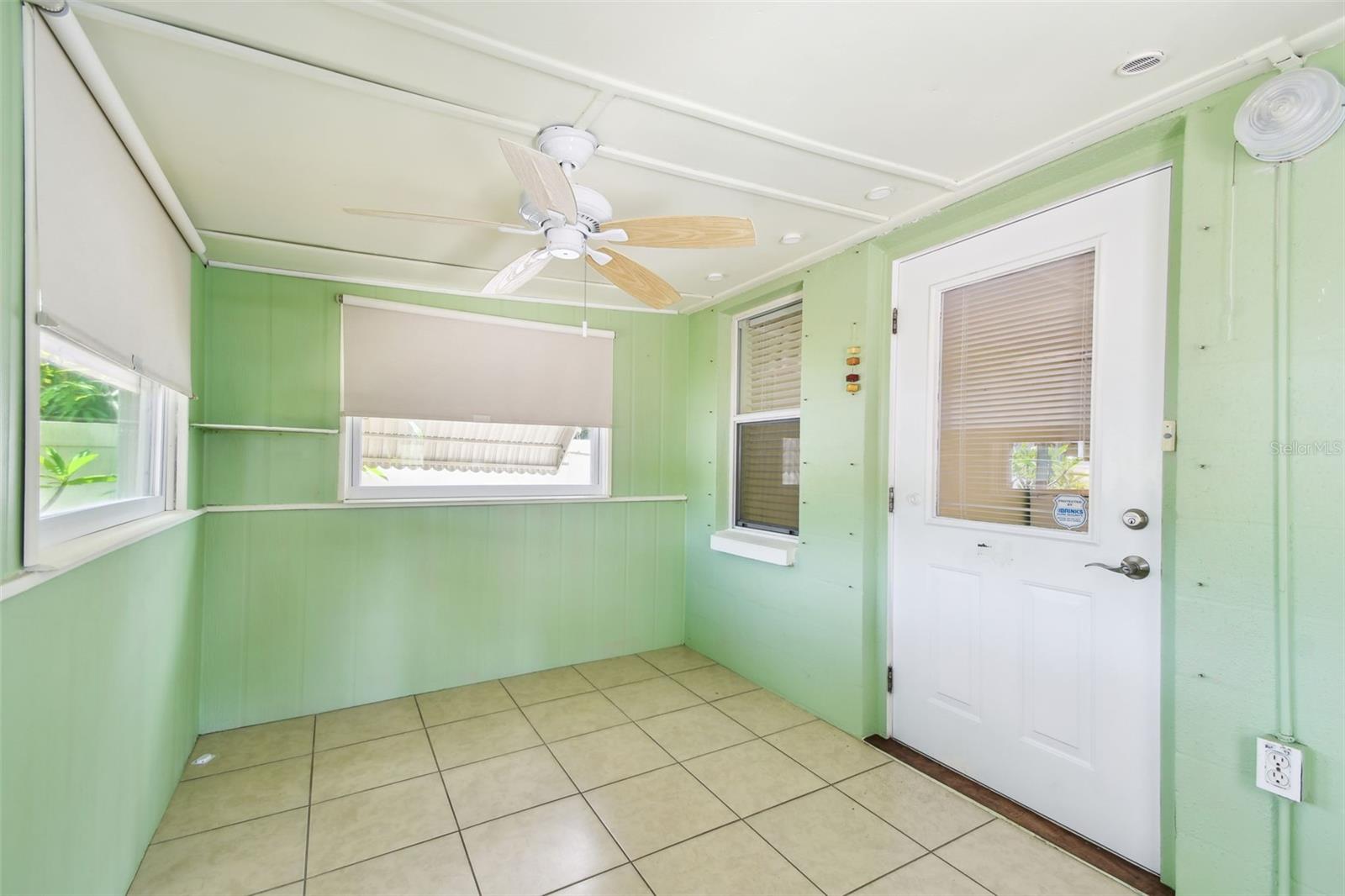 Image 49 of 60 For 516 Northmoor Avenue N