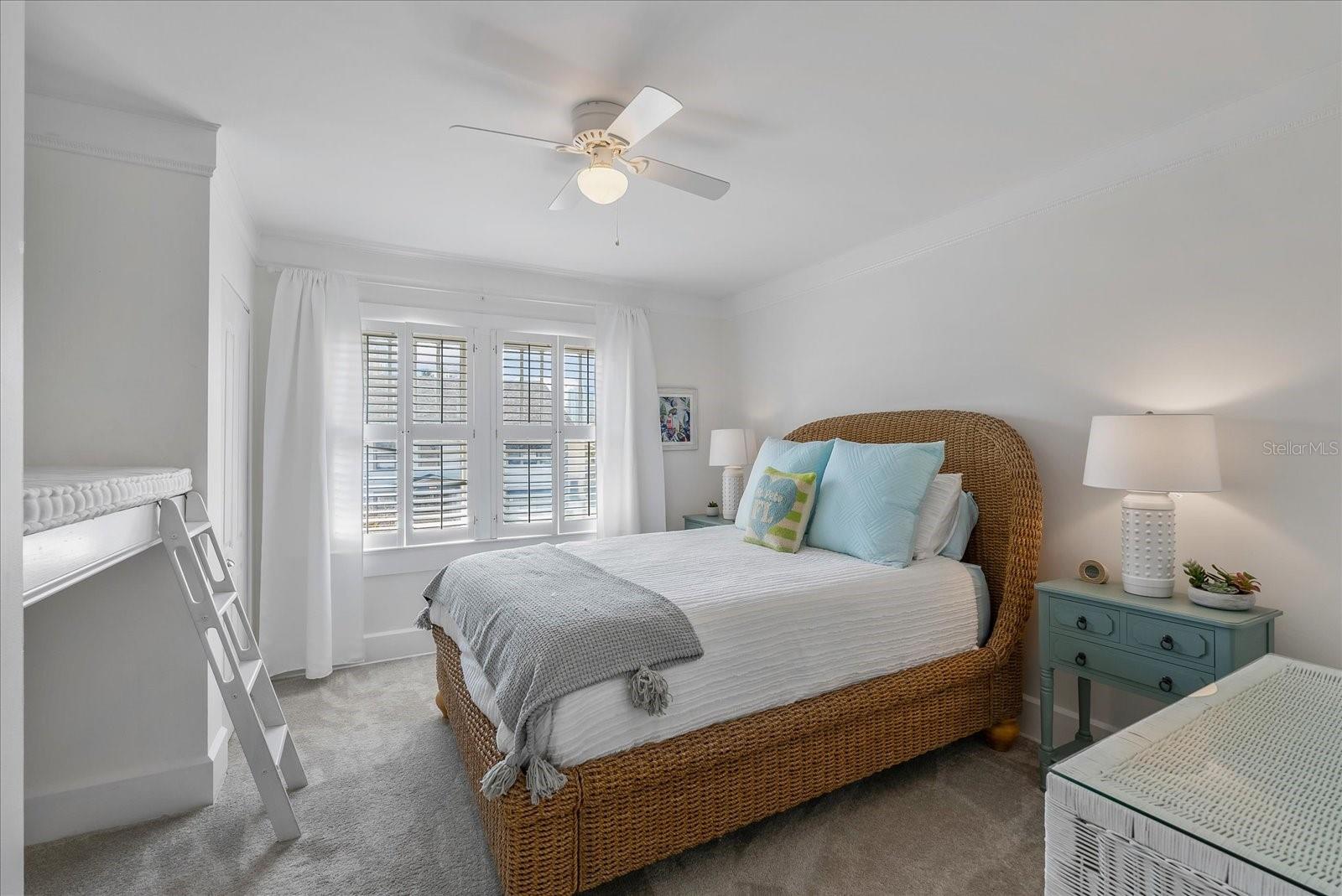 Image 21 of 64 For 235 10th Avenue Ne
