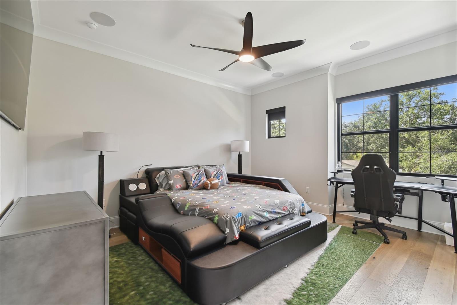 Image 36 of 67 For 4109 Inman Avenue