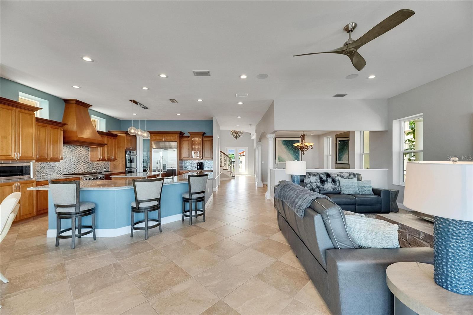 Listing photo id 8 for 6418 Bright Bay Court