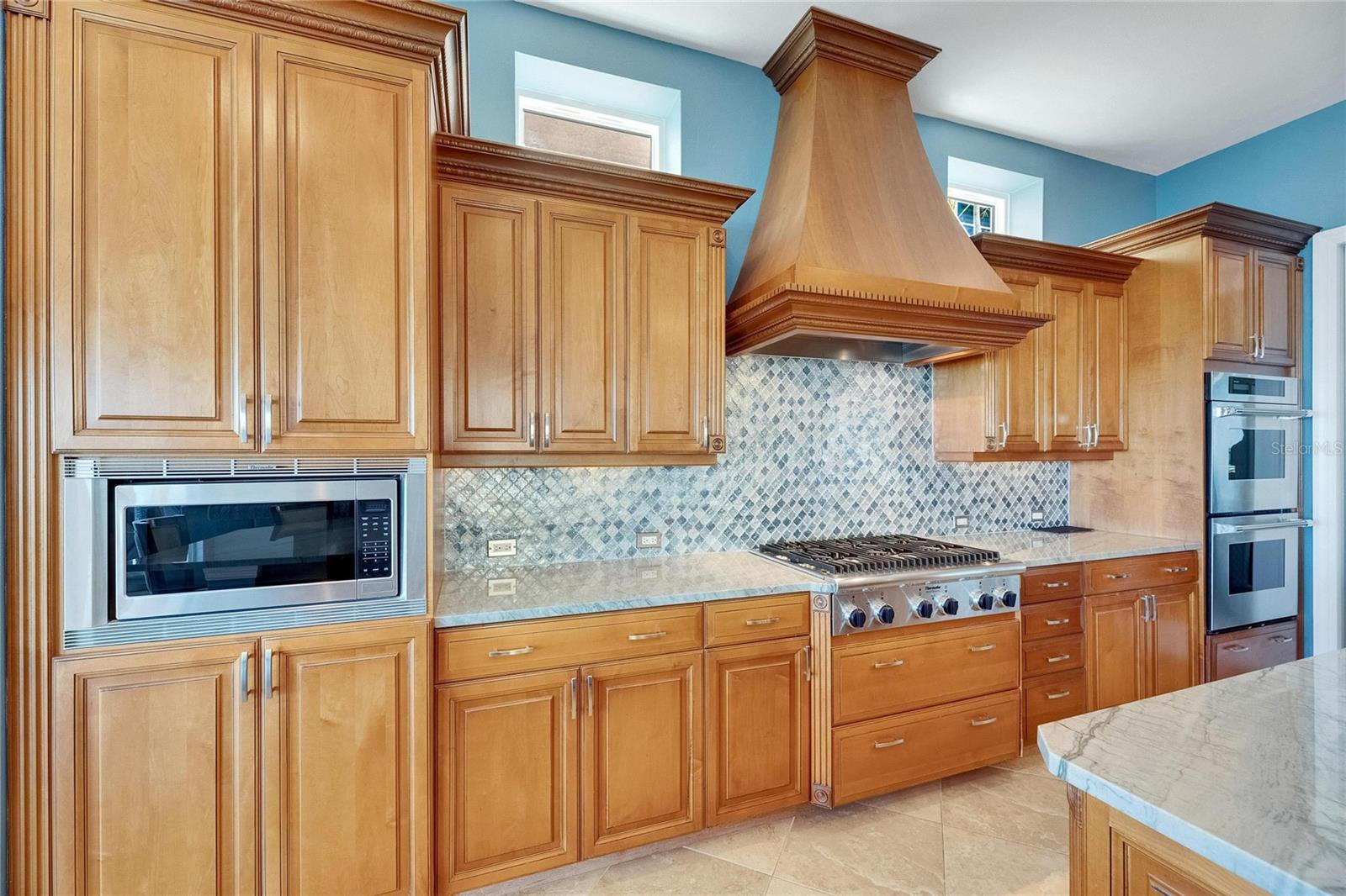 Listing photo id 10 for 6418 Bright Bay Court