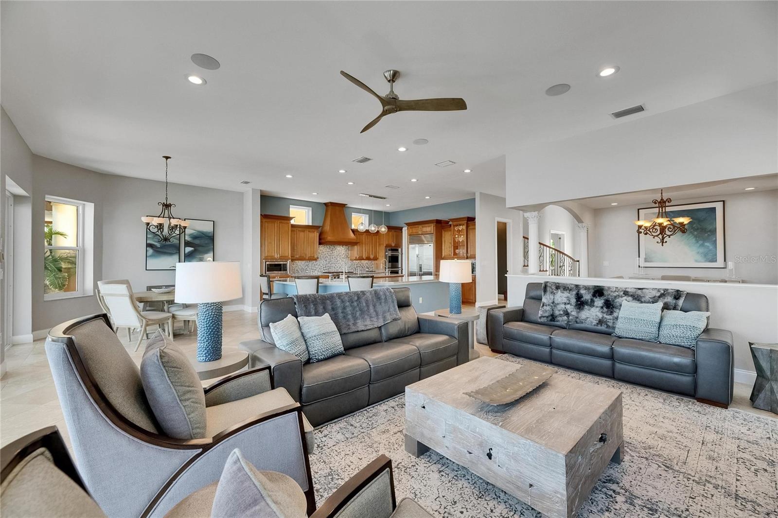 Listing photo id 15 for 6418 Bright Bay Court