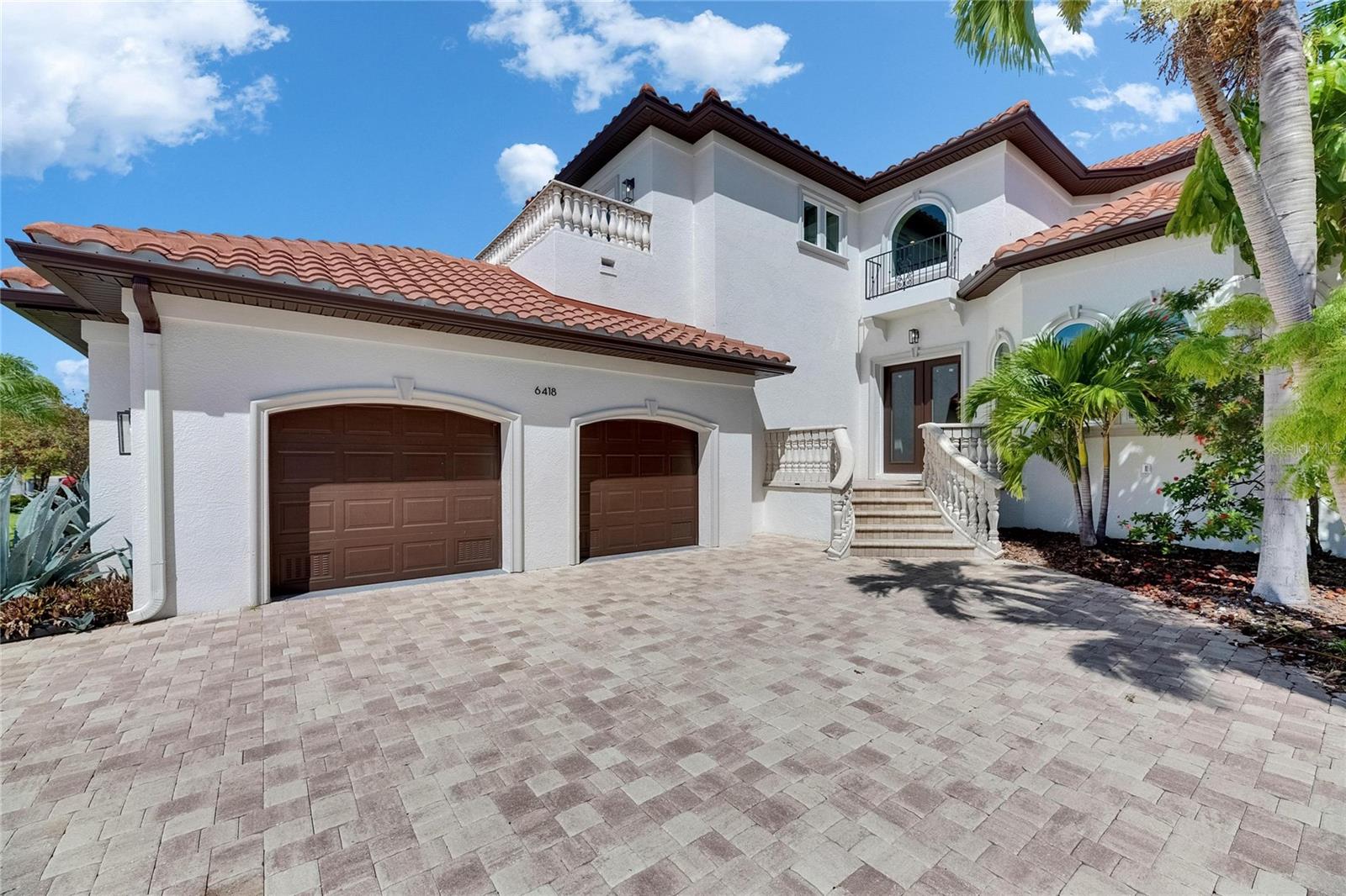 Listing photo id 0 for 6418 Bright Bay Court