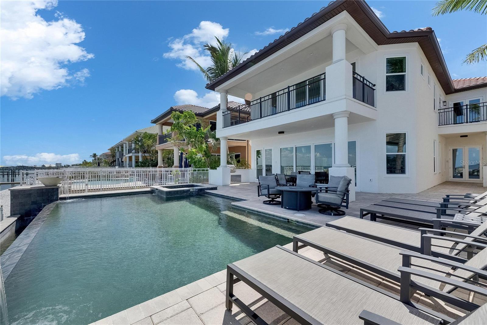 Listing photo id 18 for 6418 Bright Bay Court