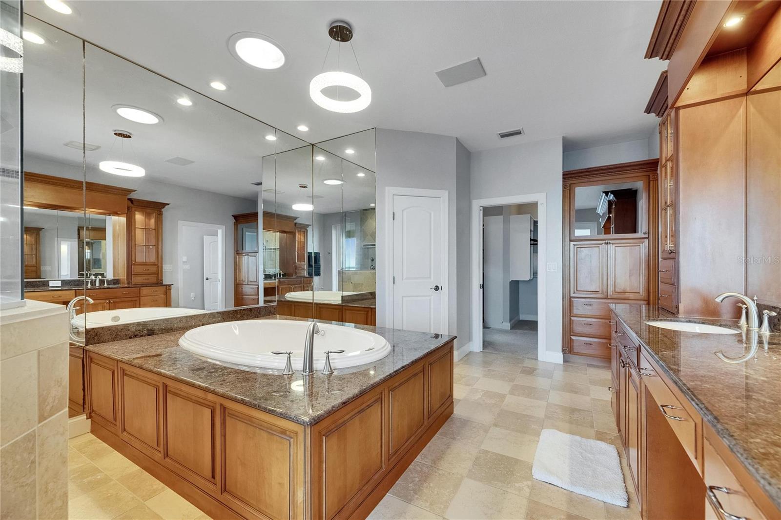 Listing photo id 32 for 6418 Bright Bay Court