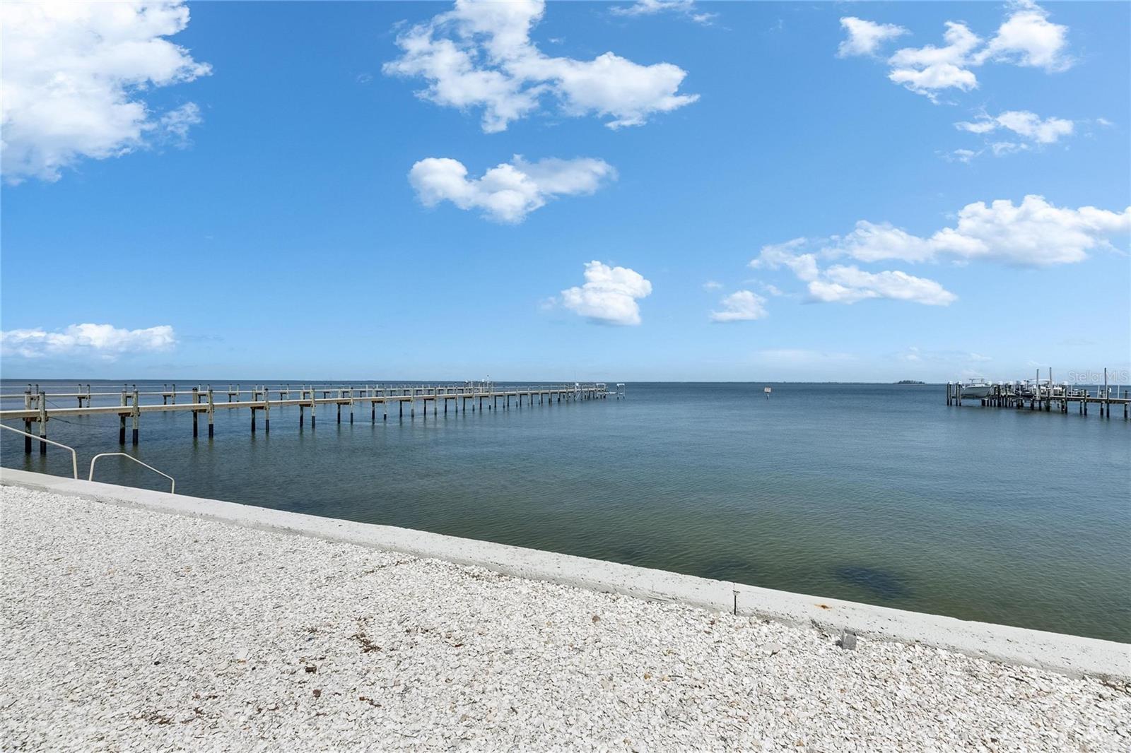 Listing photo id 4 for 6418 Bright Bay Court