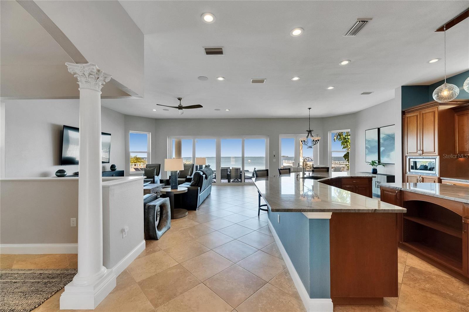 Listing photo id 7 for 6418 Bright Bay Court