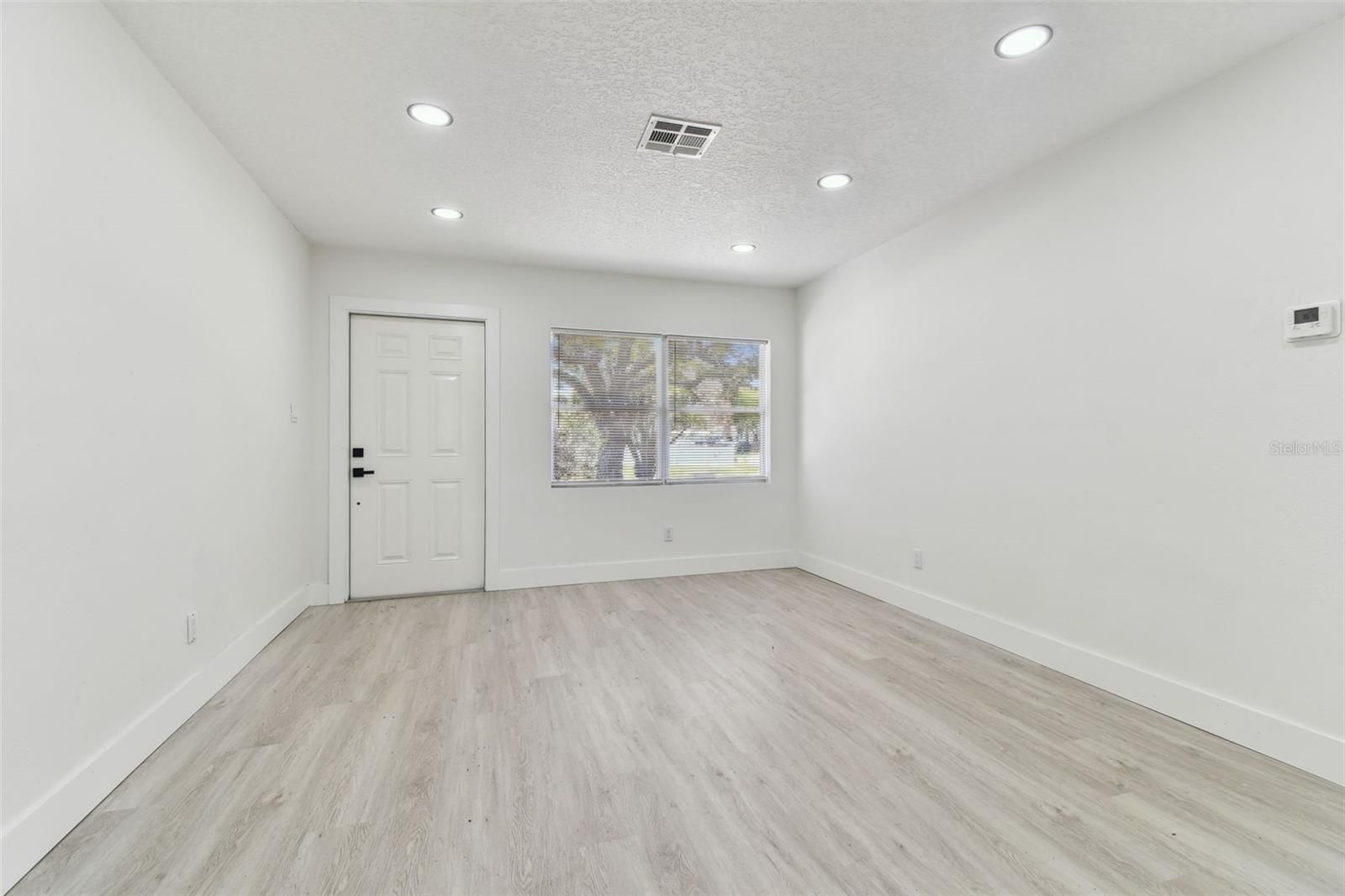 Listing photo id 9 for 7704 Tanglewood Lane