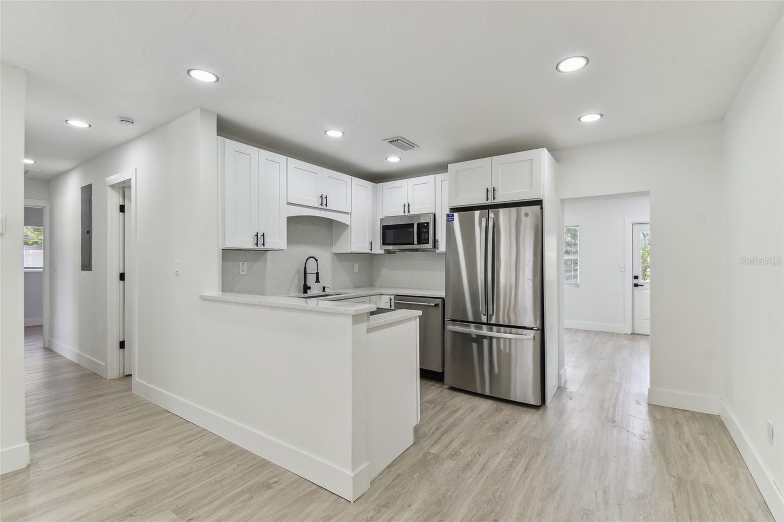 Listing photo id 12 for 7704 Tanglewood Lane