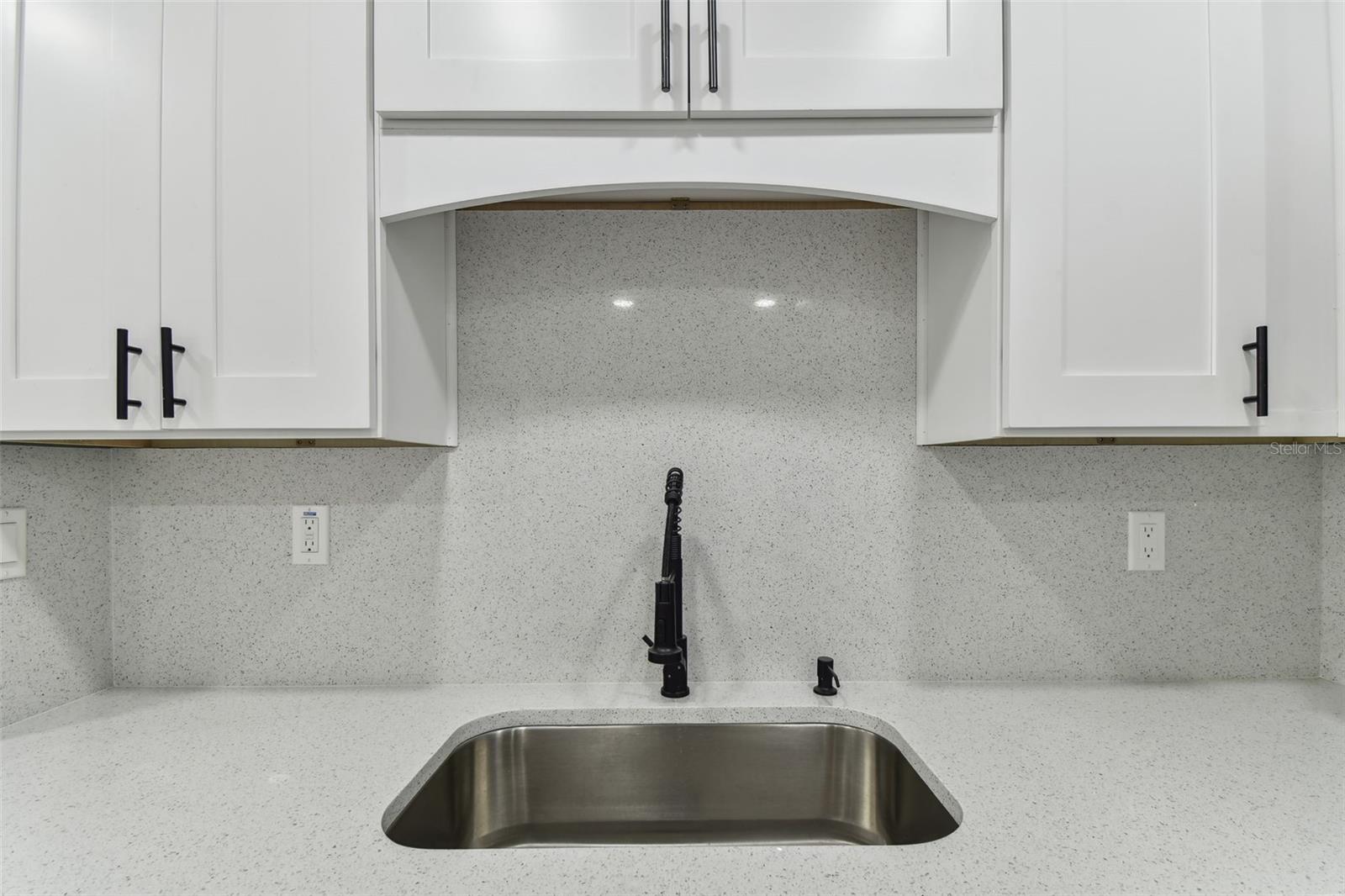 Listing photo id 15 for 7704 Tanglewood Lane