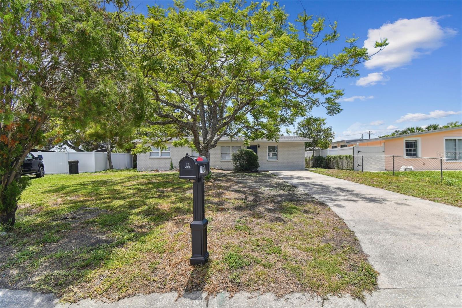 Listing photo id 0 for 7704 Tanglewood Lane