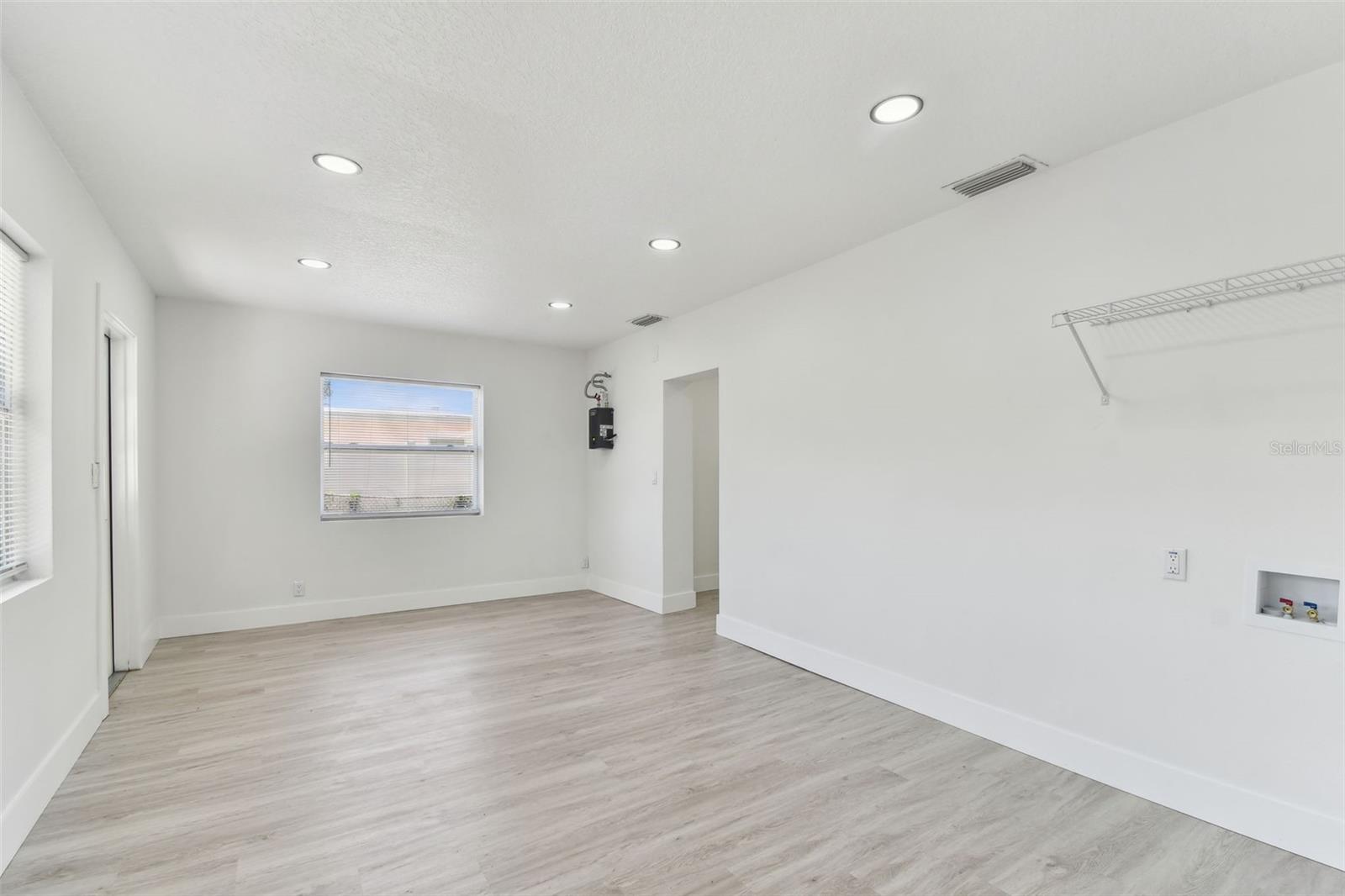 Listing photo id 18 for 7704 Tanglewood Lane