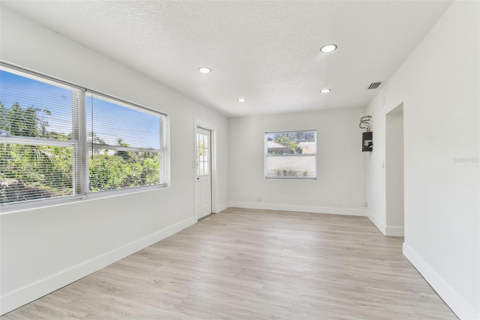 Listing photo id 20 for 7704 Tanglewood Lane