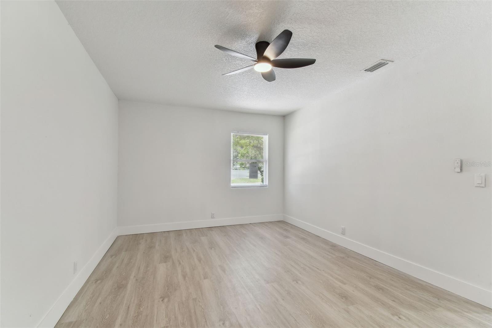 Listing photo id 22 for 7704 Tanglewood Lane