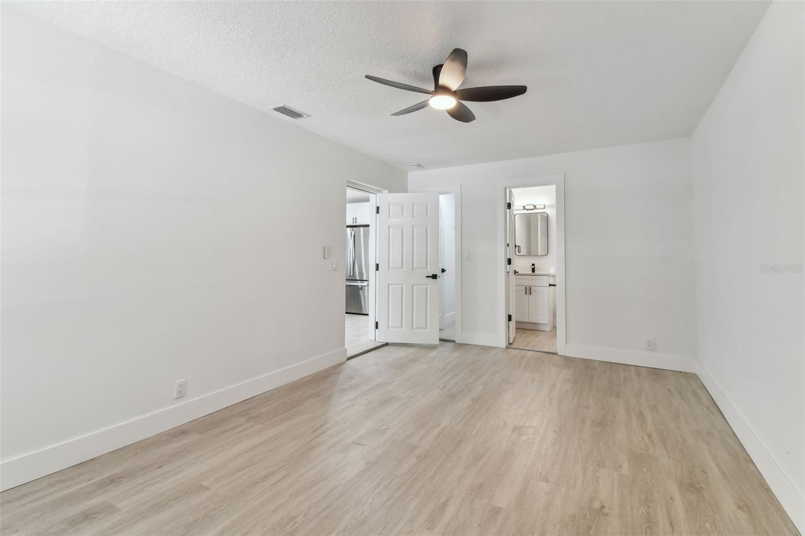 Listing photo id 23 for 7704 Tanglewood Lane