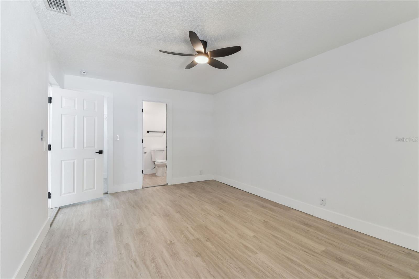 Listing photo id 24 for 7704 Tanglewood Lane