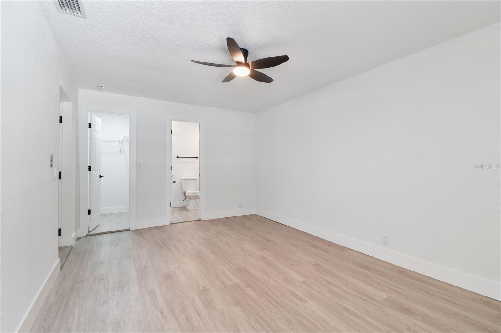 Listing photo id 25 for 7704 Tanglewood Lane