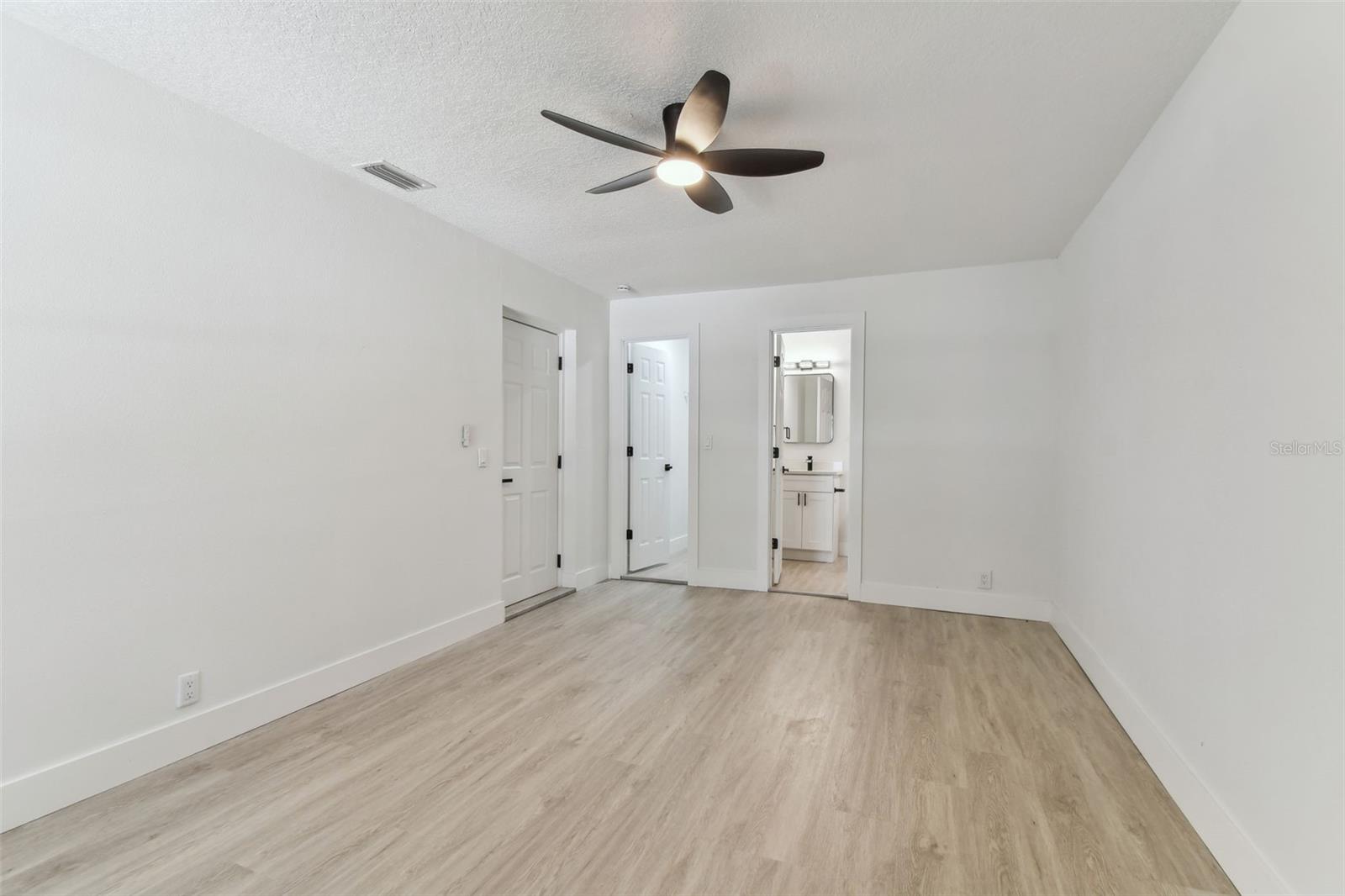 Listing photo id 26 for 7704 Tanglewood Lane