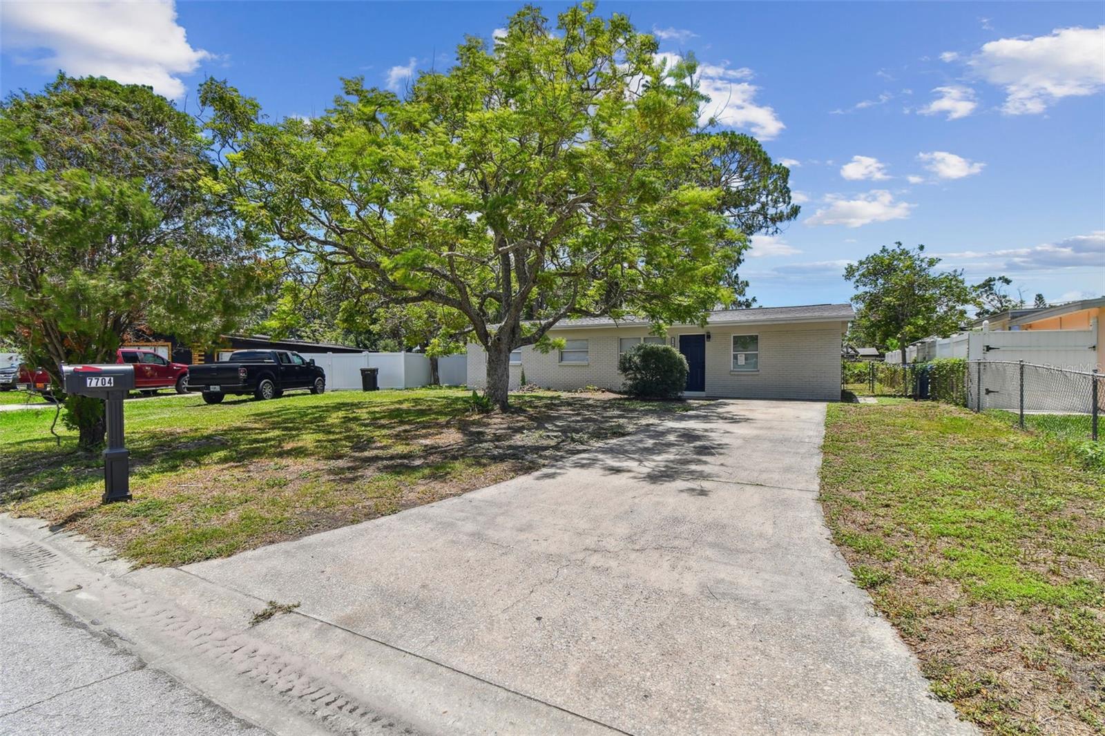 Listing photo id 1 for 7704 Tanglewood Lane