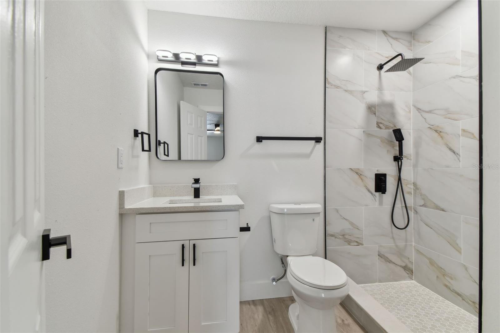 Listing photo id 28 for 7704 Tanglewood Lane