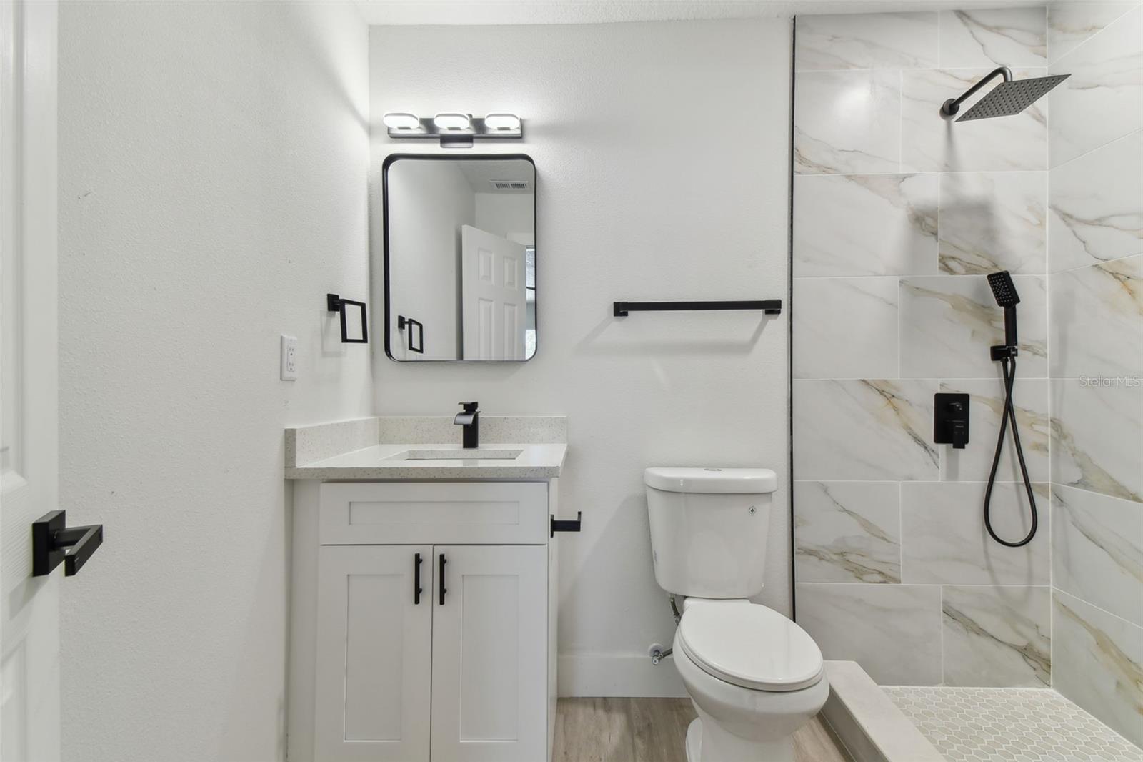 Listing photo id 29 for 7704 Tanglewood Lane