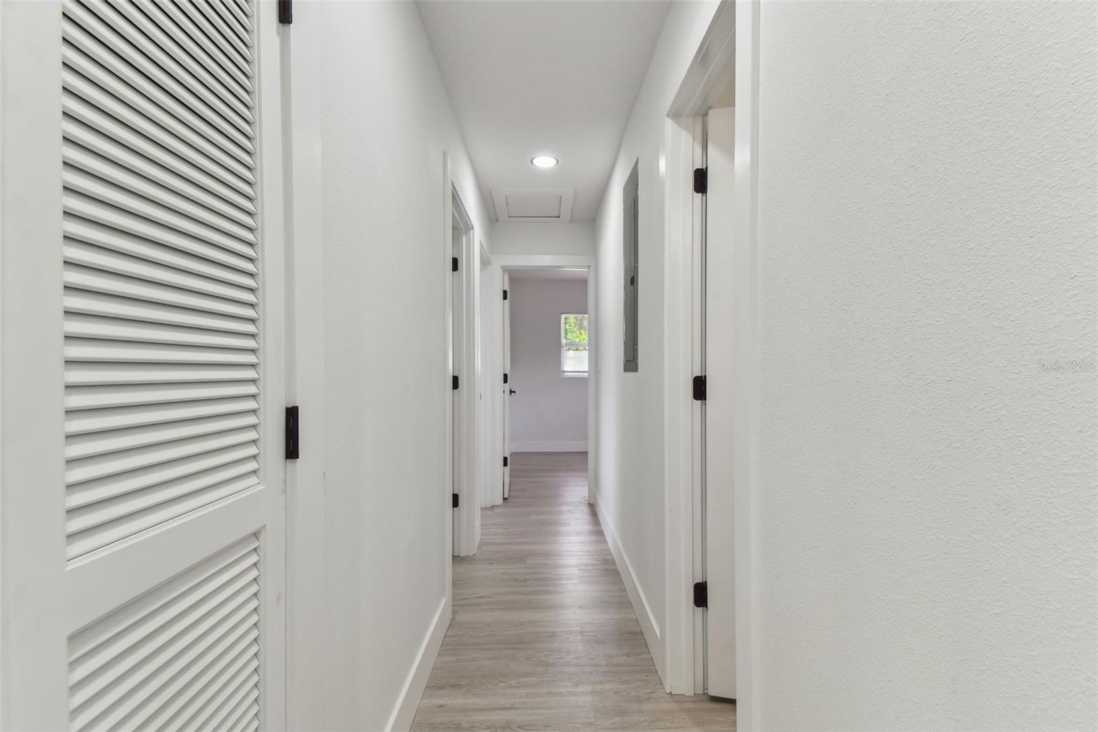 Listing photo id 31 for 7704 Tanglewood Lane