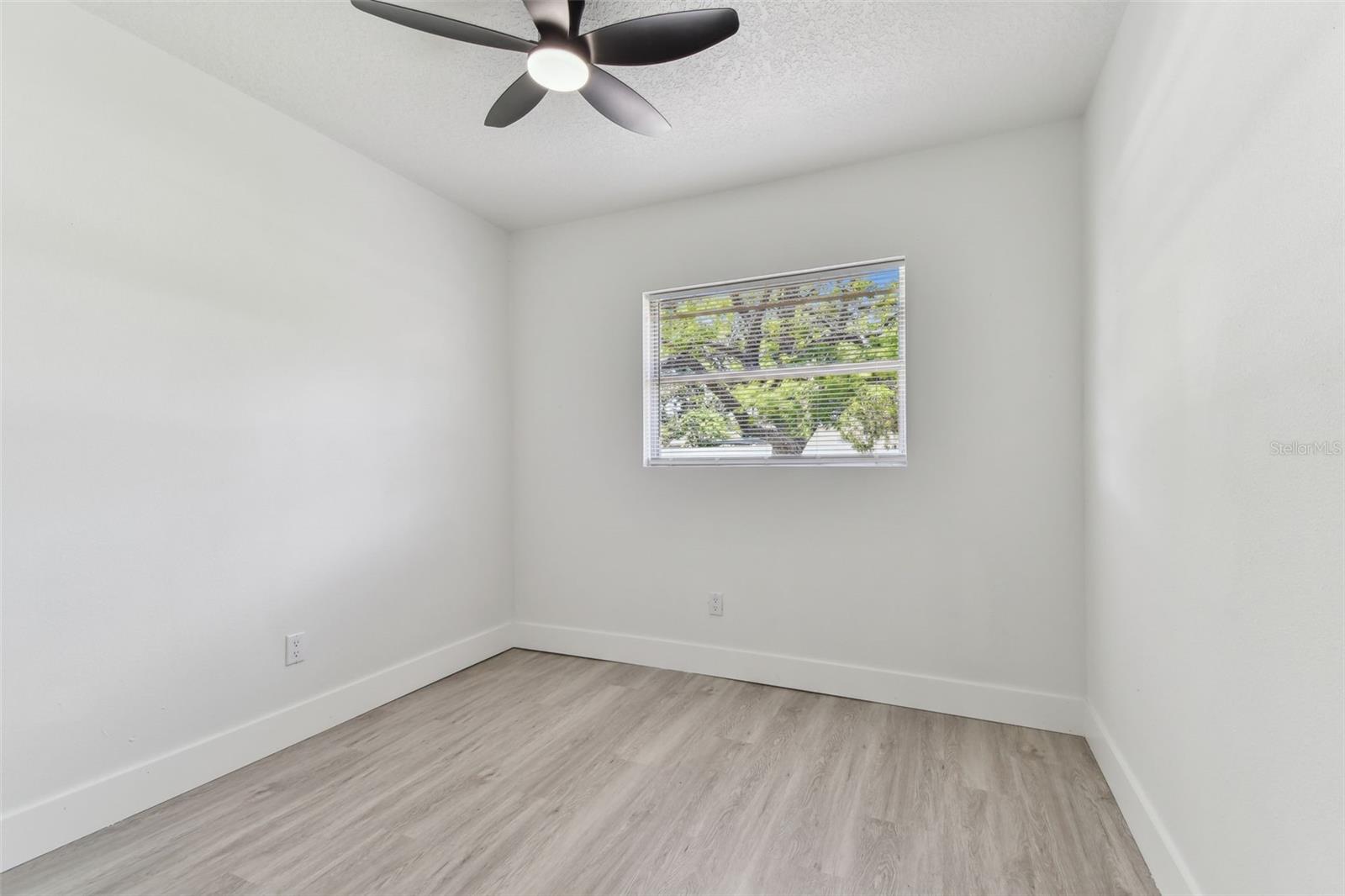 Listing photo id 32 for 7704 Tanglewood Lane