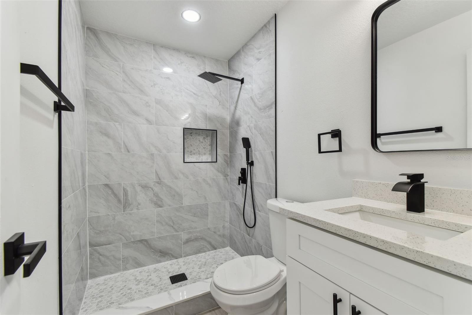 Listing photo id 36 for 7704 Tanglewood Lane