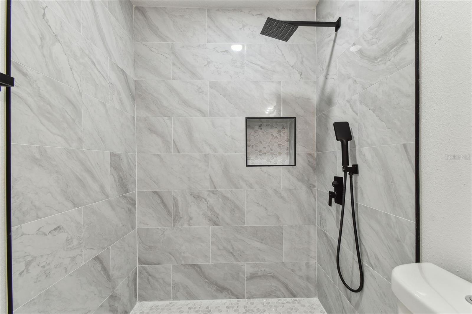 Listing photo id 37 for 7704 Tanglewood Lane