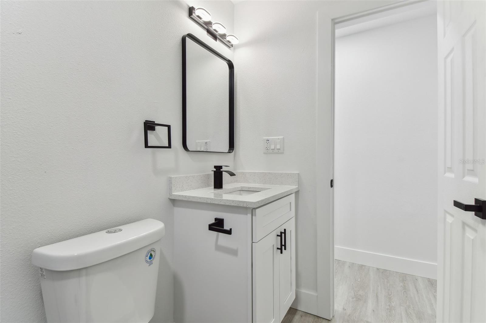 Listing photo id 38 for 7704 Tanglewood Lane