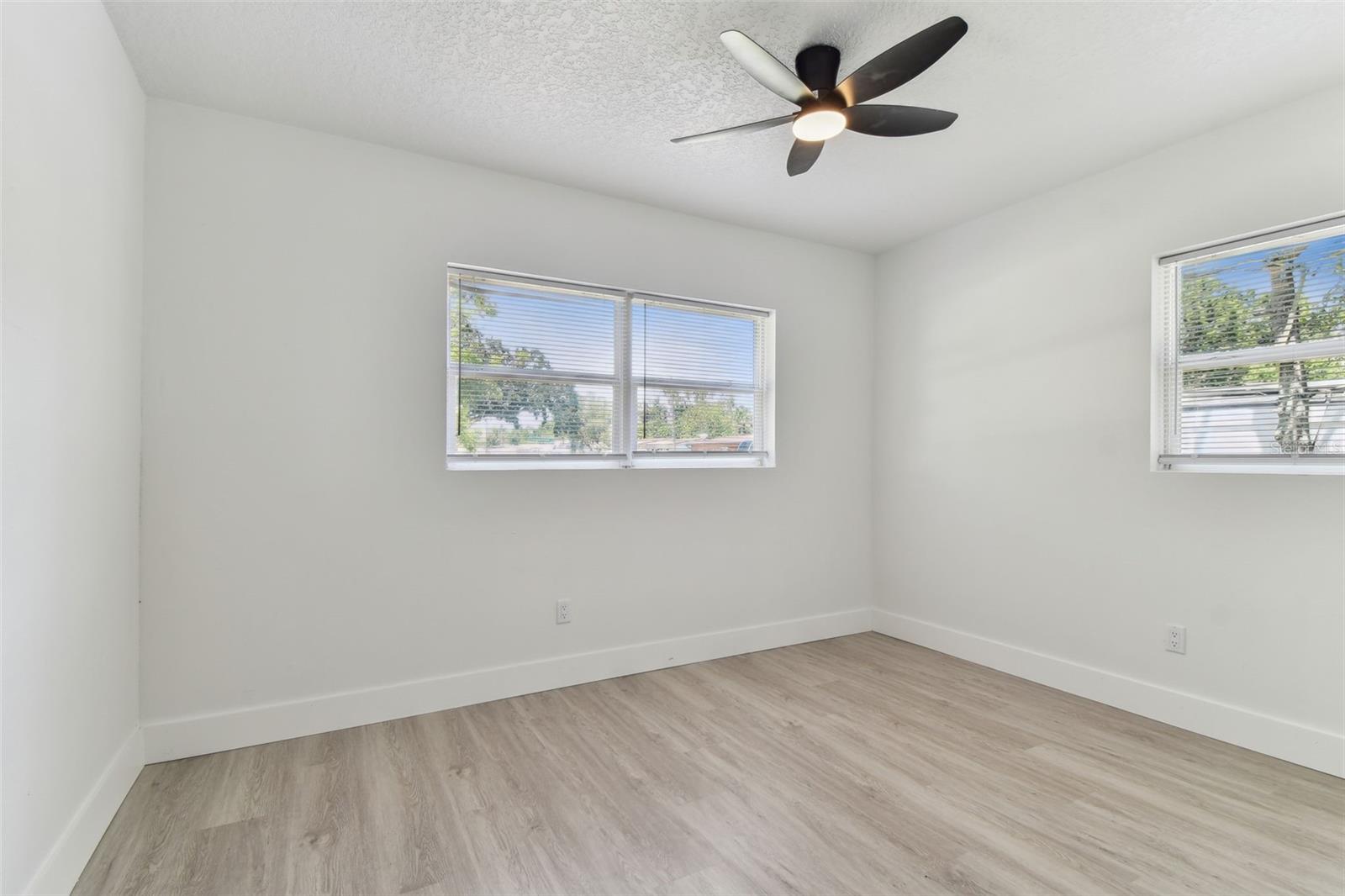 Listing photo id 39 for 7704 Tanglewood Lane