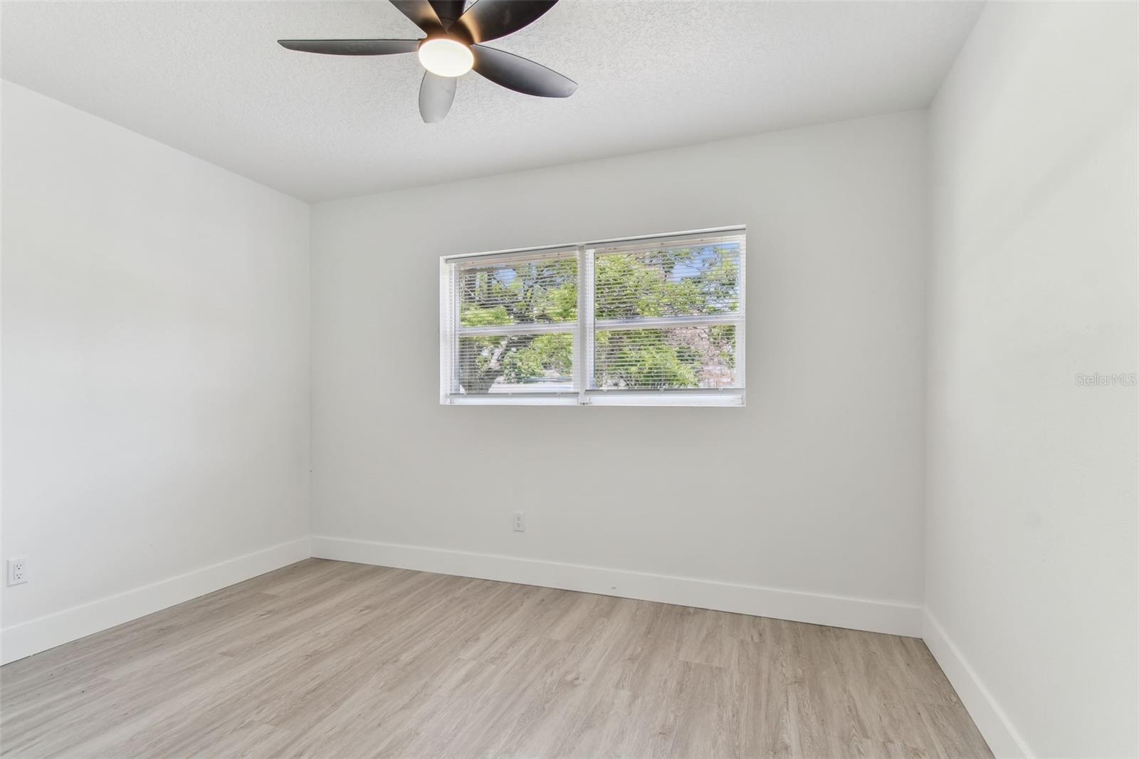 Listing photo id 42 for 7704 Tanglewood Lane