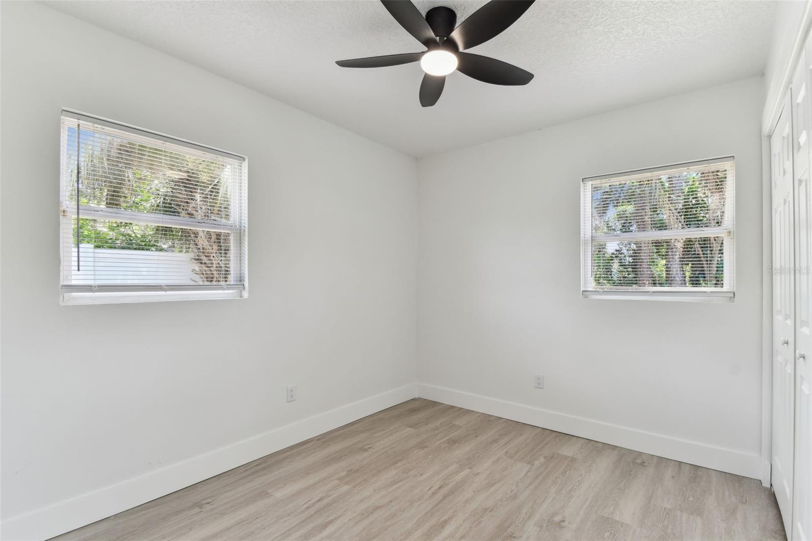 Listing photo id 43 for 7704 Tanglewood Lane