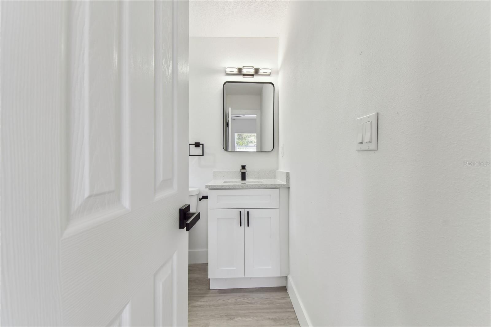 Listing photo id 47 for 7704 Tanglewood Lane