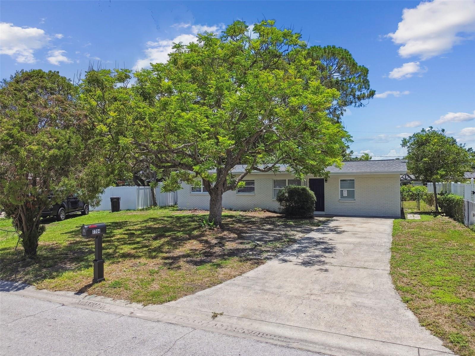 Listing photo id 59 for 7704 Tanglewood Lane