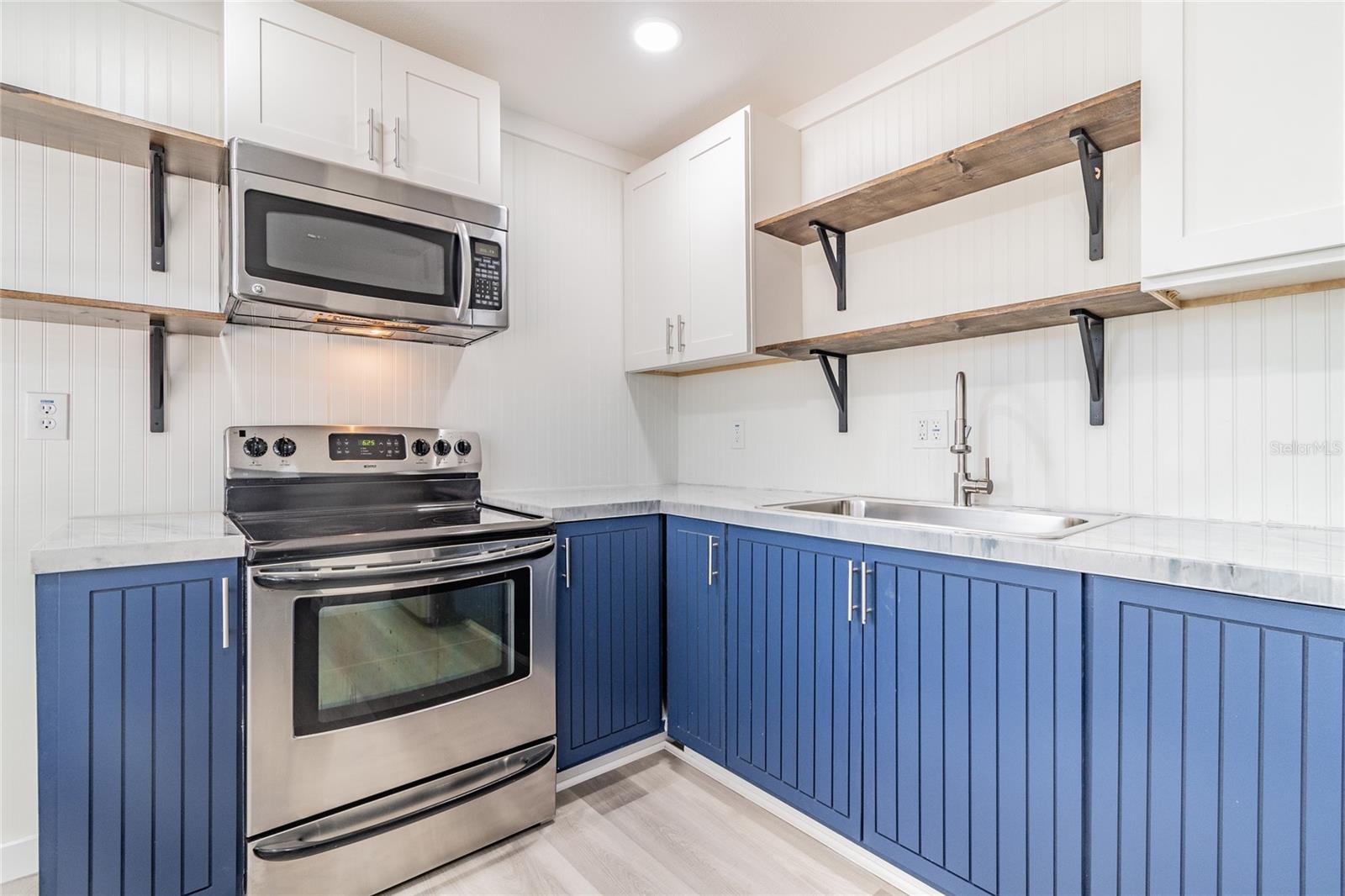 Image 2 of 11 For 2219 24th Avenue S 2