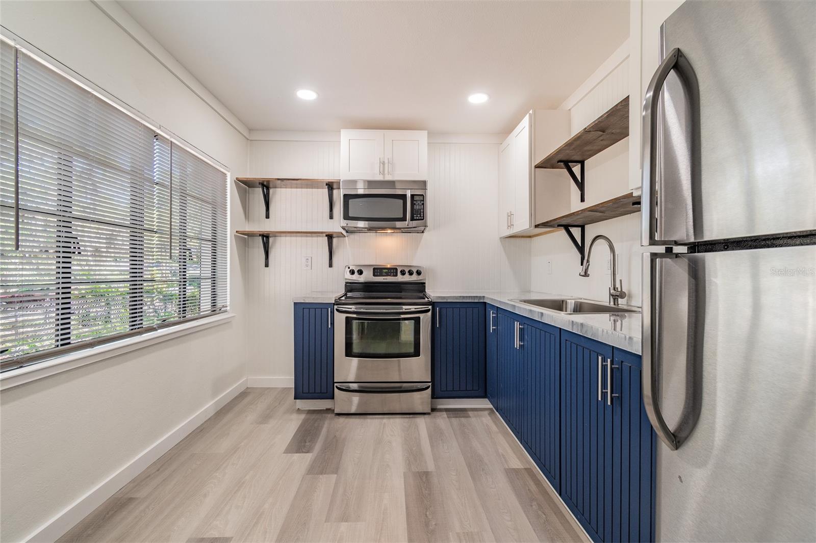 Image 3 of 11 For 2219 24th Avenue S 2