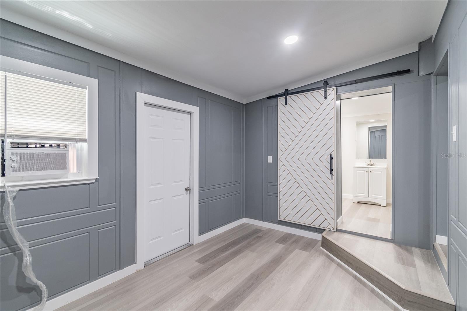 Image 7 of 11 For 2219 24th Avenue S 2