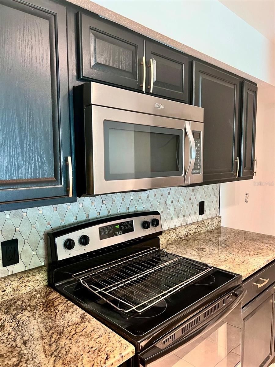 Listing photo id 0 for 9481 Highland Oak Drive 1101