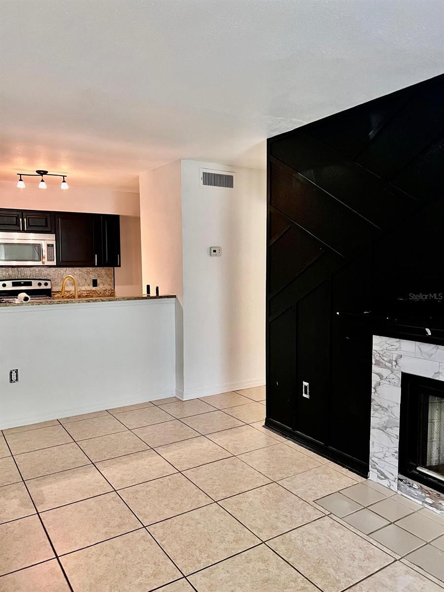 Listing photo id 1 for 9481 Highland Oak Drive 1101
