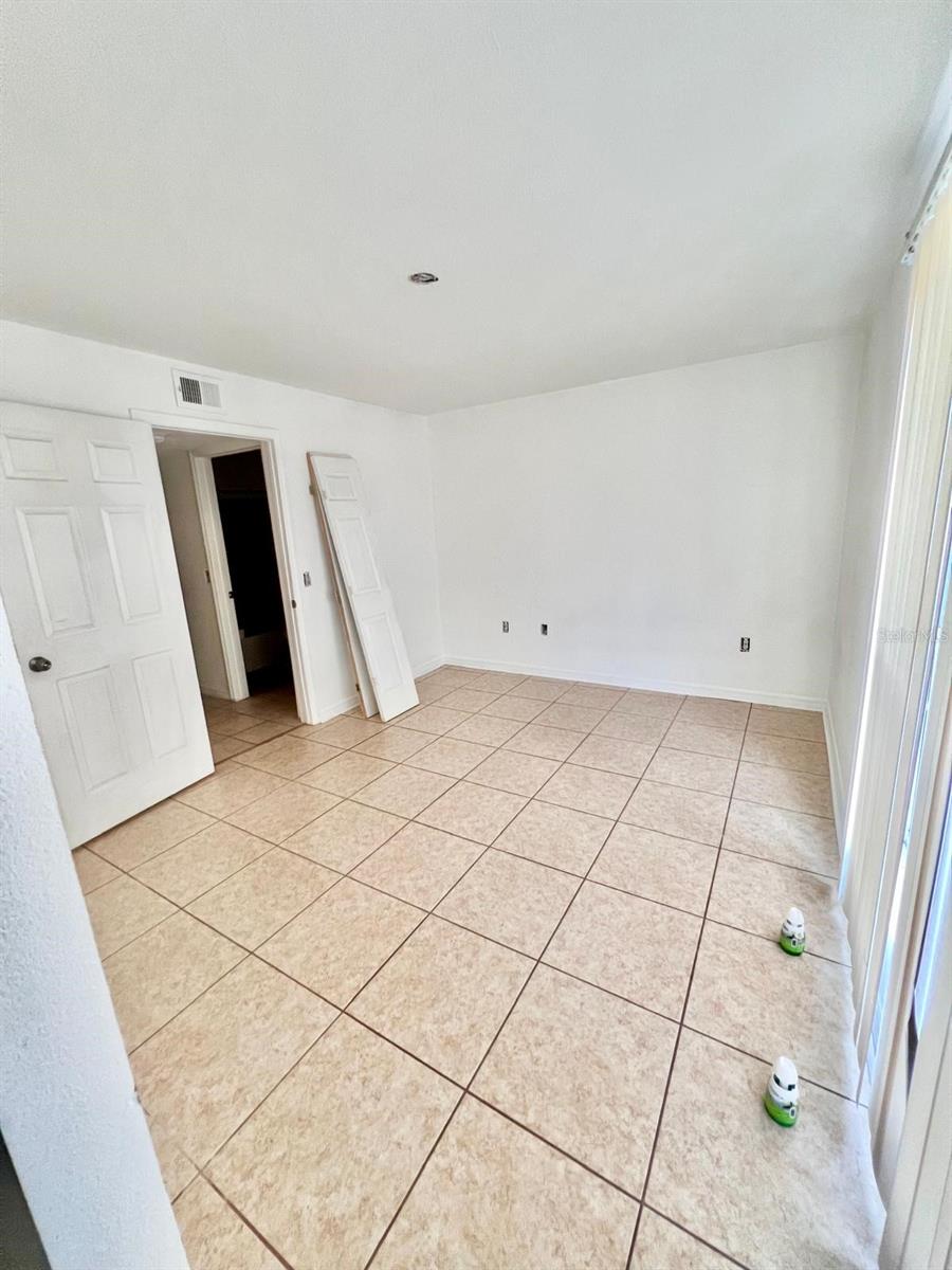 Listing photo id 6 for 9481 Highland Oak Drive 1101