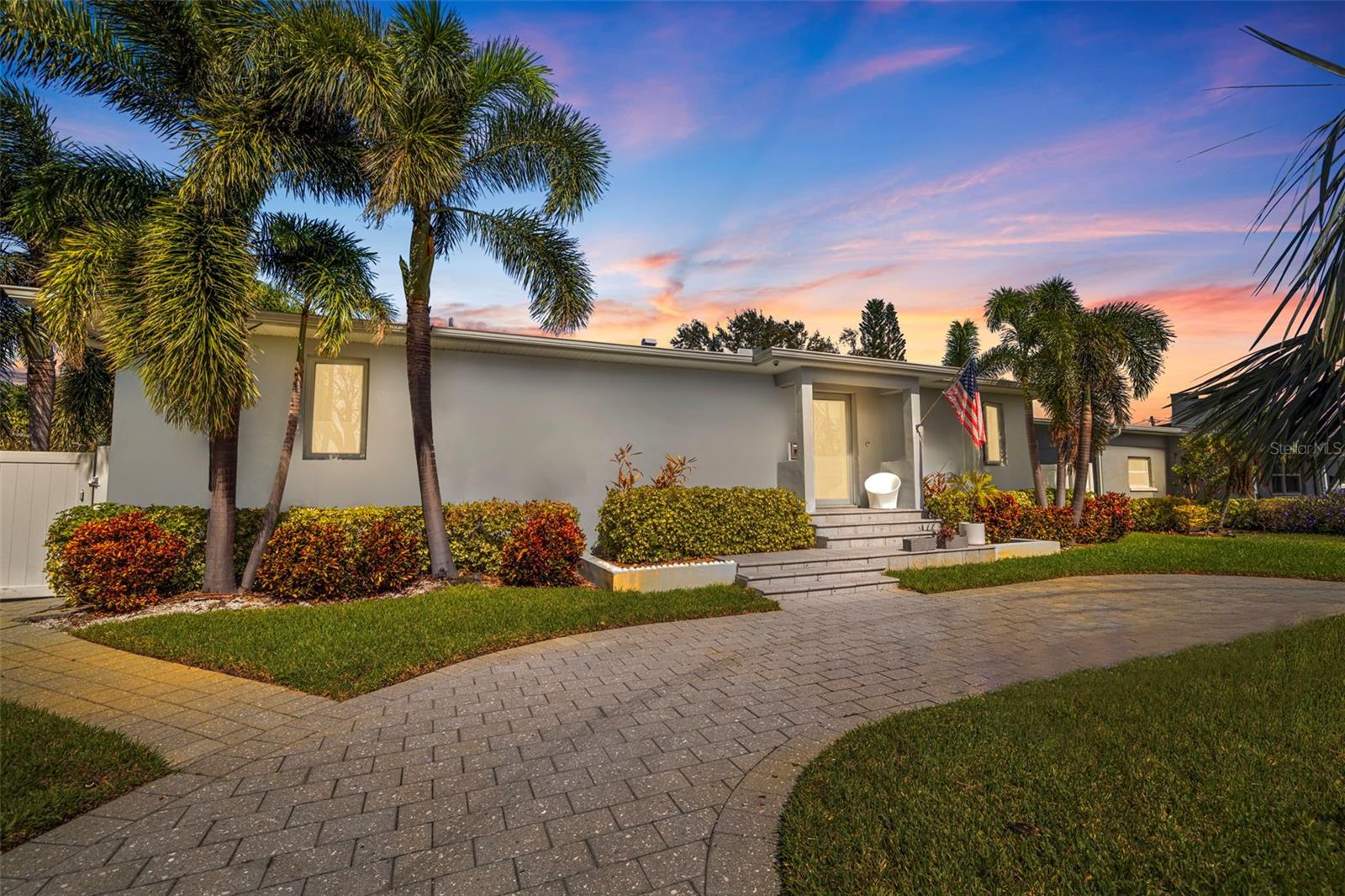 Image 2 of 42 For 827 Placido Way Ne