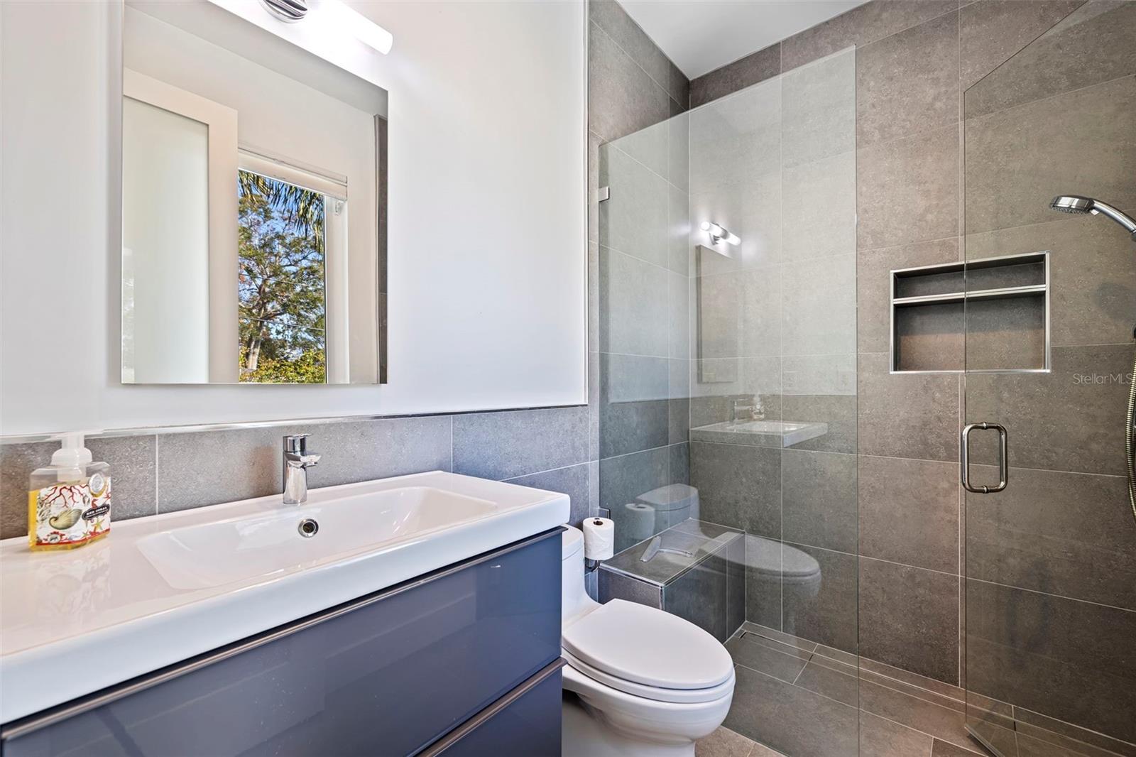 Image 33 of 42 For 827 Placido Way Ne