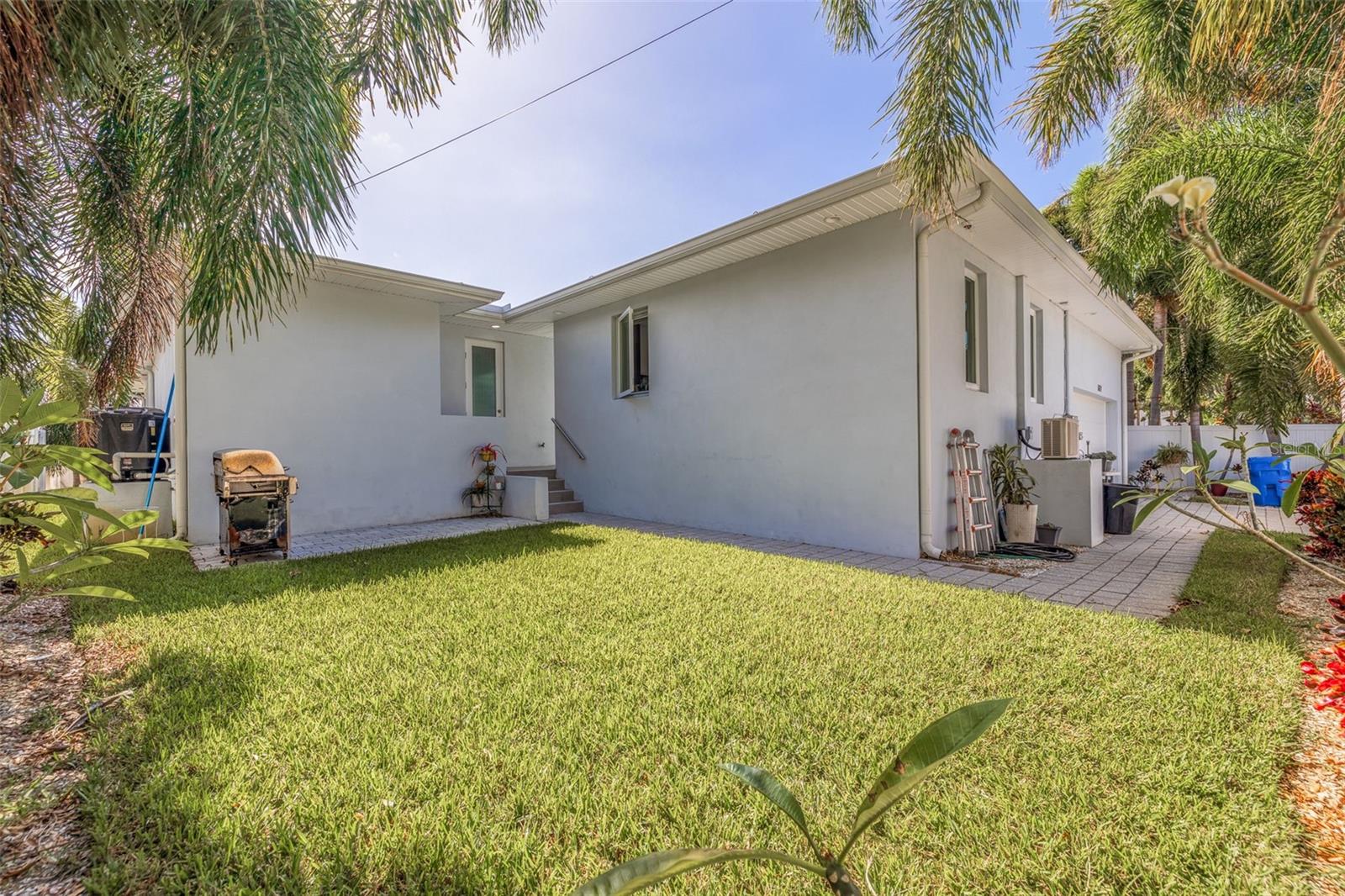Image 36 of 42 For 827 Placido Way Ne