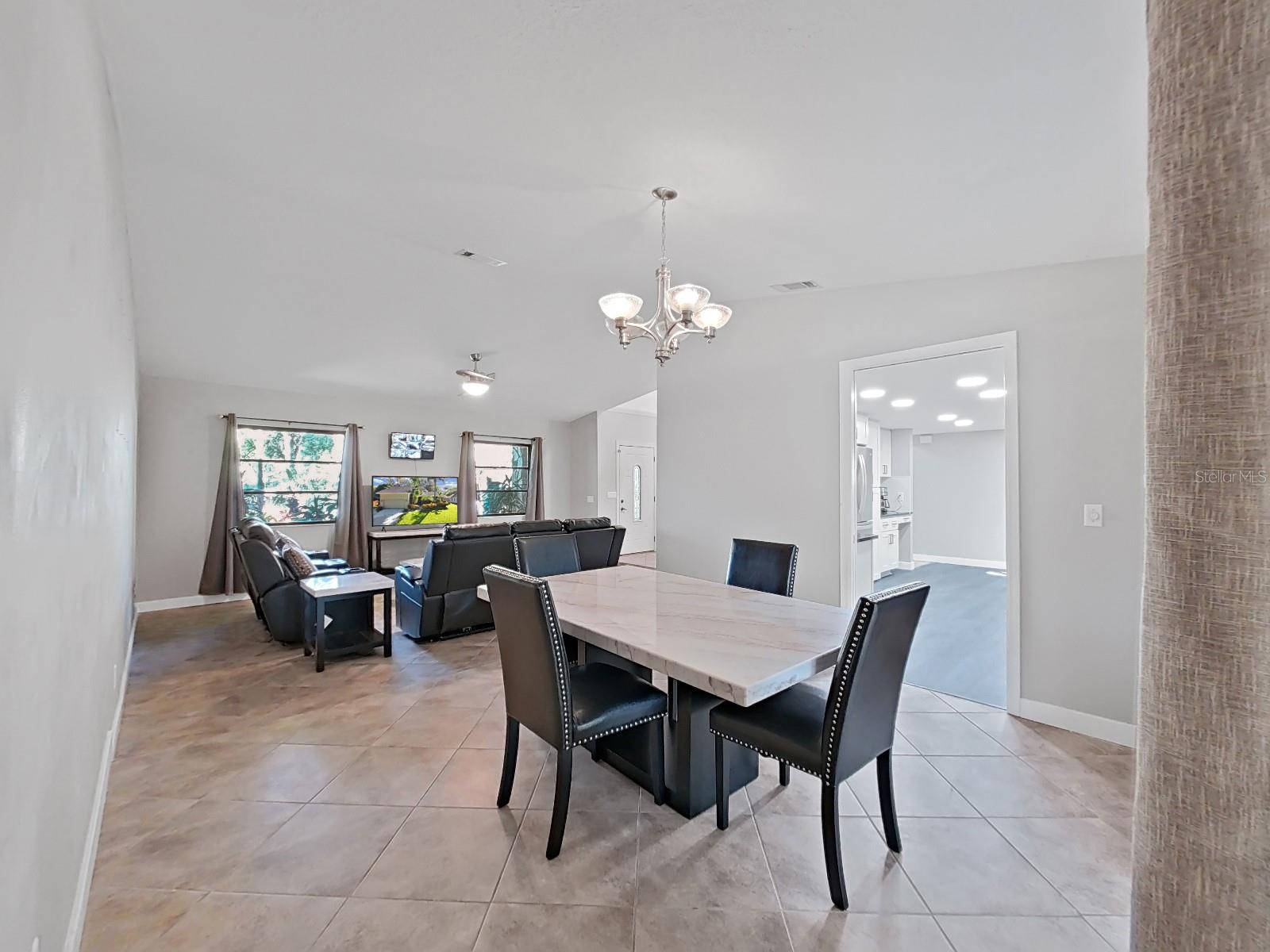 Image 10 of 53 For 852 Village Way