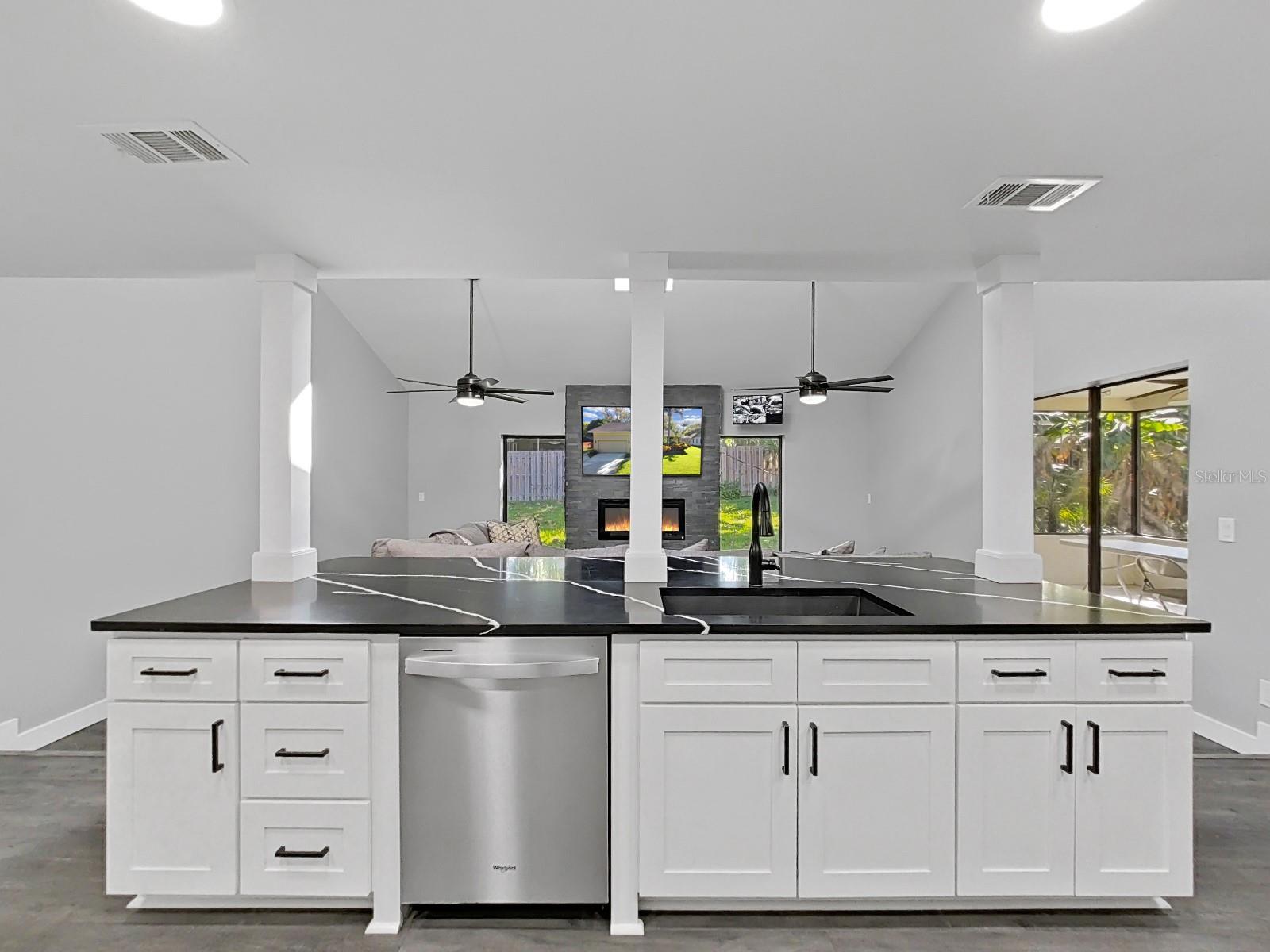 Image 11 of 53 For 852 Village Way